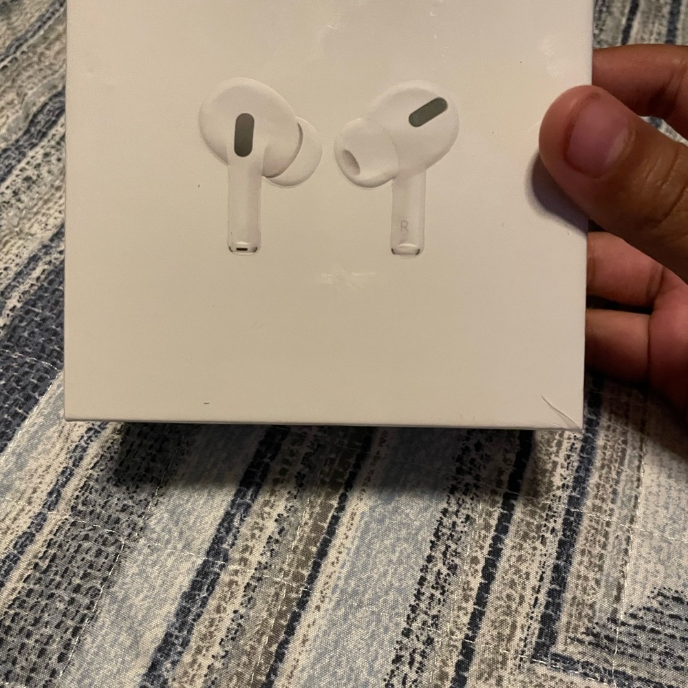 AirPod Pro - Picture 1 of 5